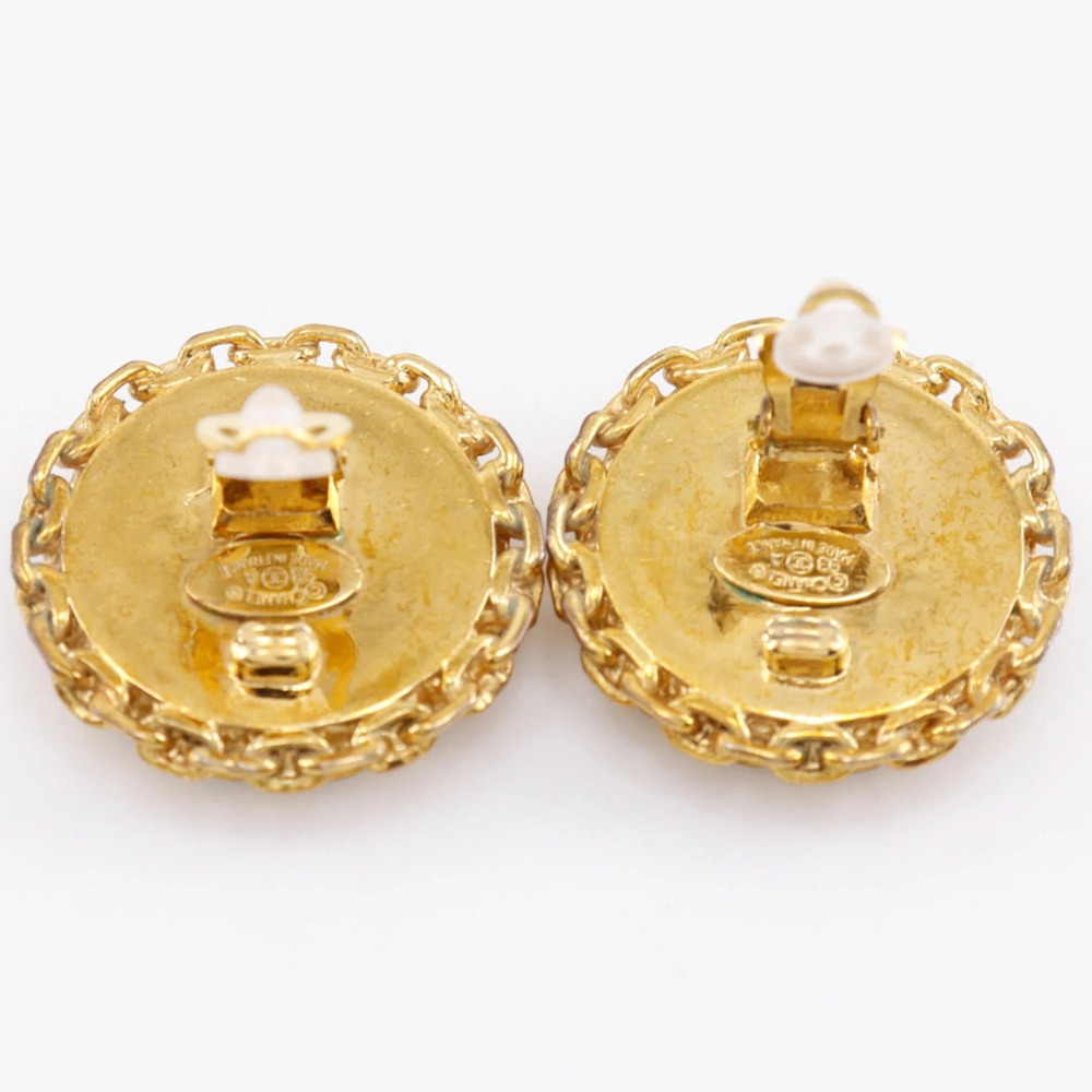 CHANEL Vintage Black Logo Earrings - Picture 4 of 15